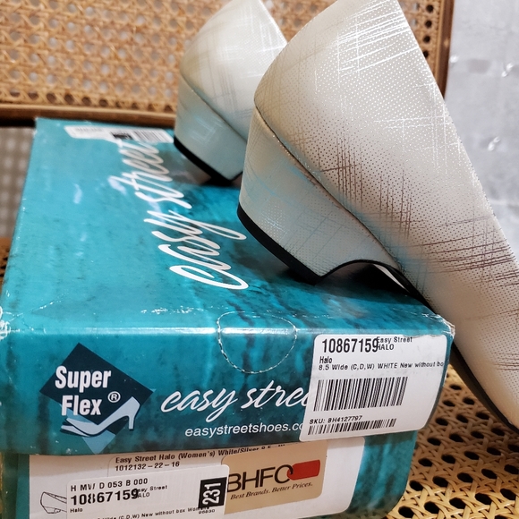 Easy Street,sz 8.5W, shoes - Picture 3 of 4